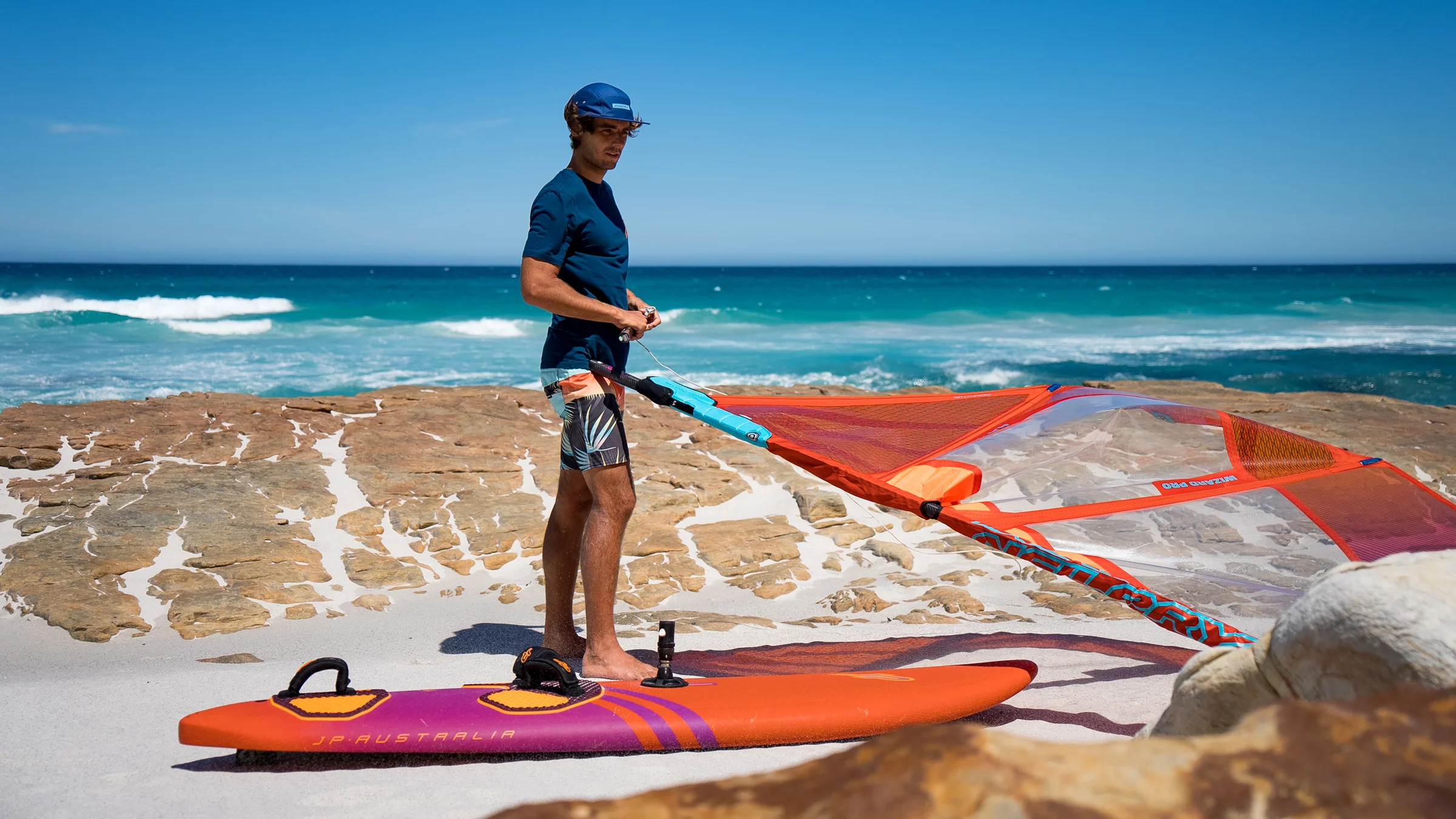 mast on windsurfing sails stezne a jejich vlasnosti k plachtam na windsrufing